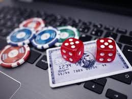 မိုဘိုင်းဖုန်းဖြင့် online casino ကစားနေသောမြင်ကွင်း